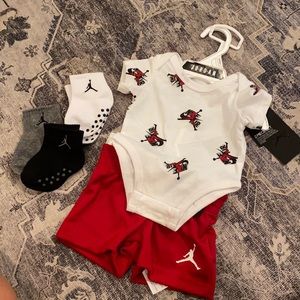 Jordan bundle, outfit size newborn, socks 0-6